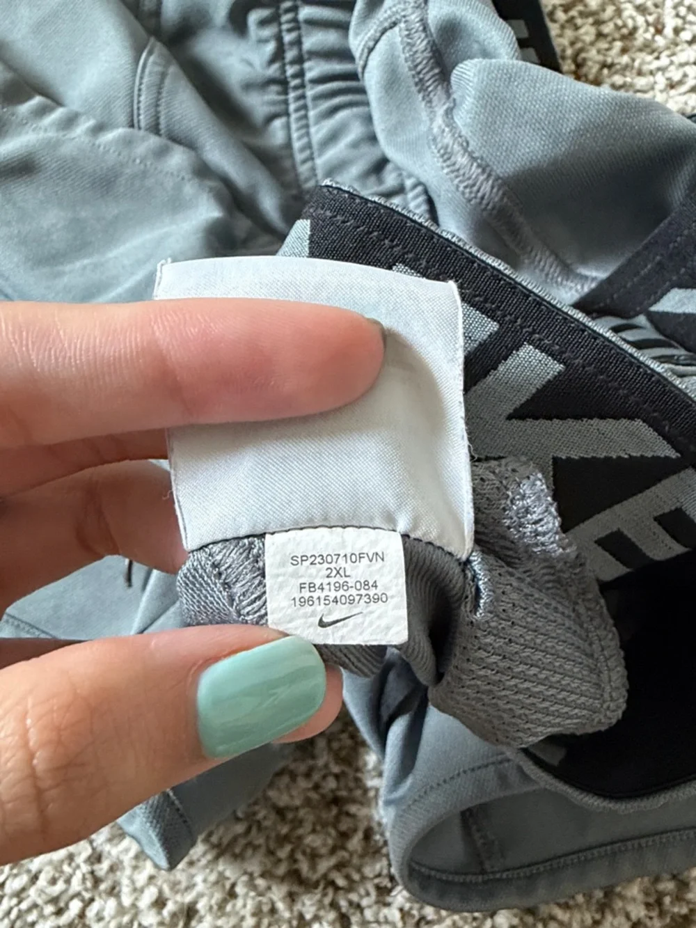 🌿 Nike Men's Athletic Shorts Gray with Black Drawstring